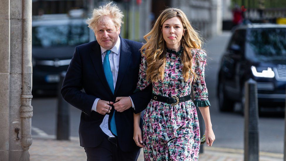 Carrie Johnson and Boris Johnson expecting second child - BBC News