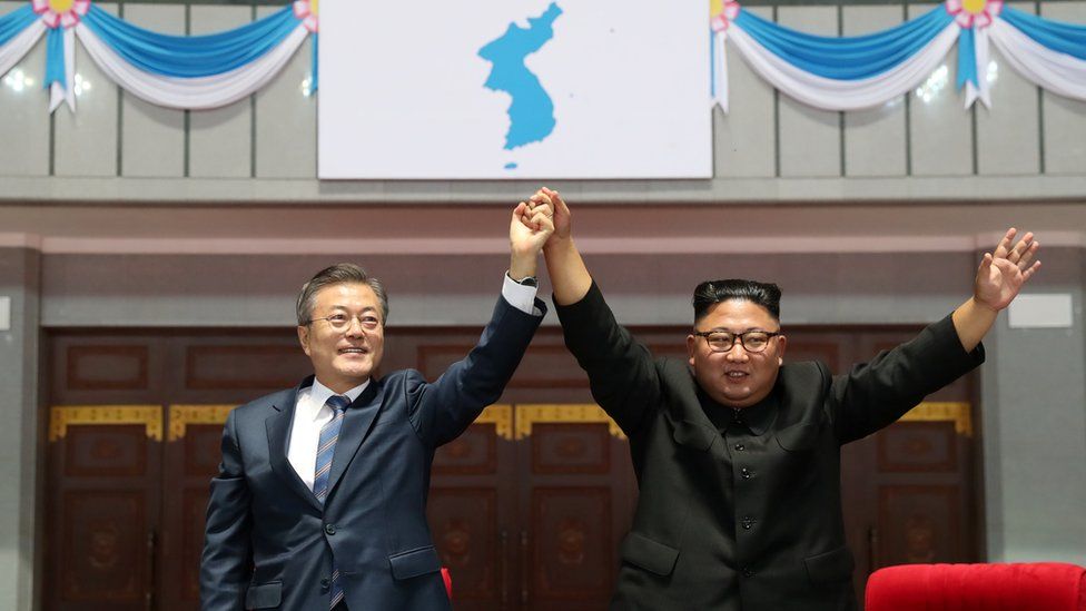 Resultado de imagem para presidente sul coreano e norte coreano juntos