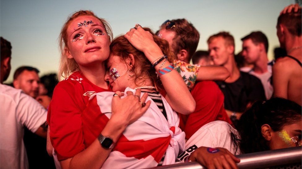 Fans console each other at London's Hyde Park