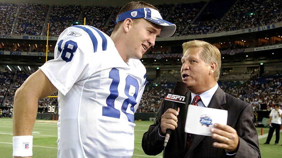 Chris Mortensen interviews quarterback Peyton Manning