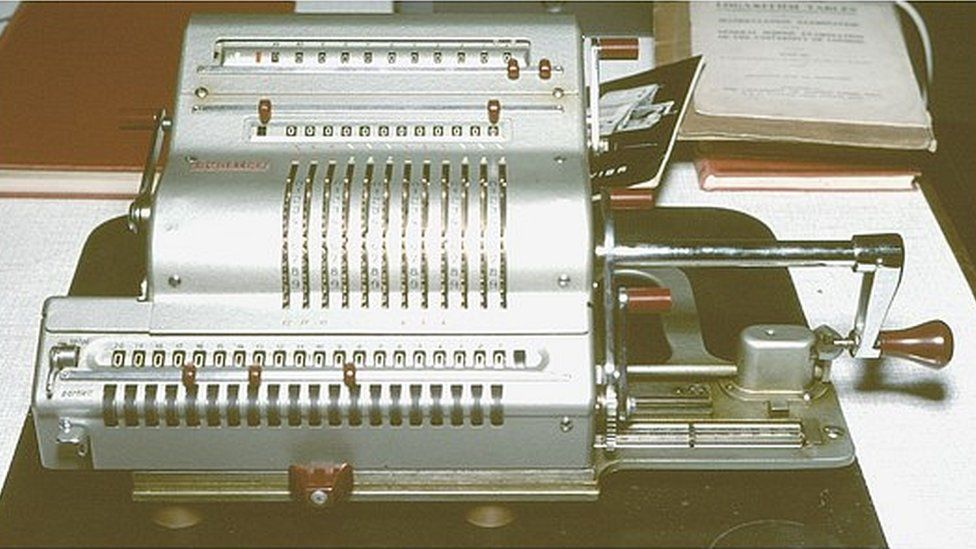 Exhibition marks St Andrews University's first computer - BBC News