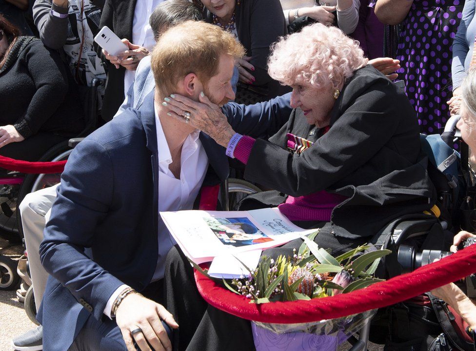 Prince Harry, Duke of Sussex and Meghan, Duchess of Sussex meet 98 year old Daphne Dunne during a meet and greet at the Sydney Opera House on October 16, 2018 in Sydney, Australia