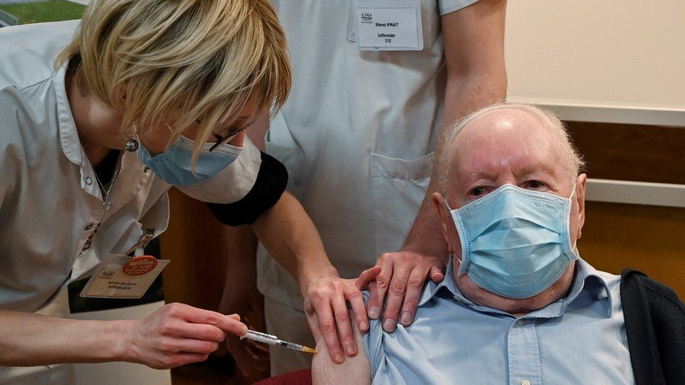Vaccination at a care home in Dijon, 27 Dec 20
