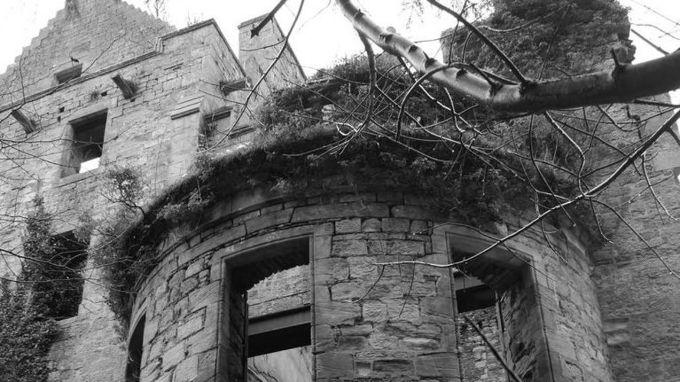 C﻿avers Castle near Hawick could be restored as a private home BBC News