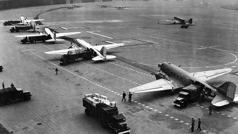 Archive pictures of the Berlin airlift