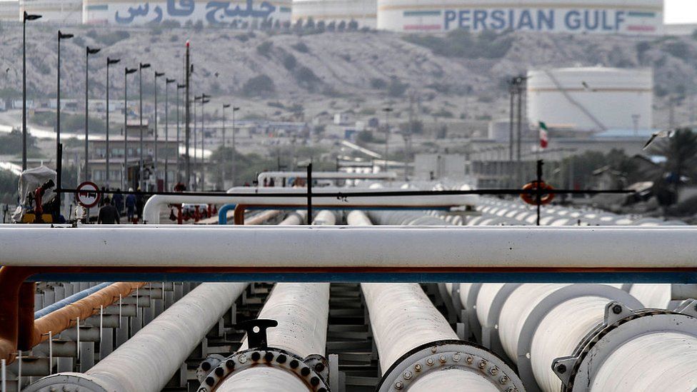 Oil rig , Iran