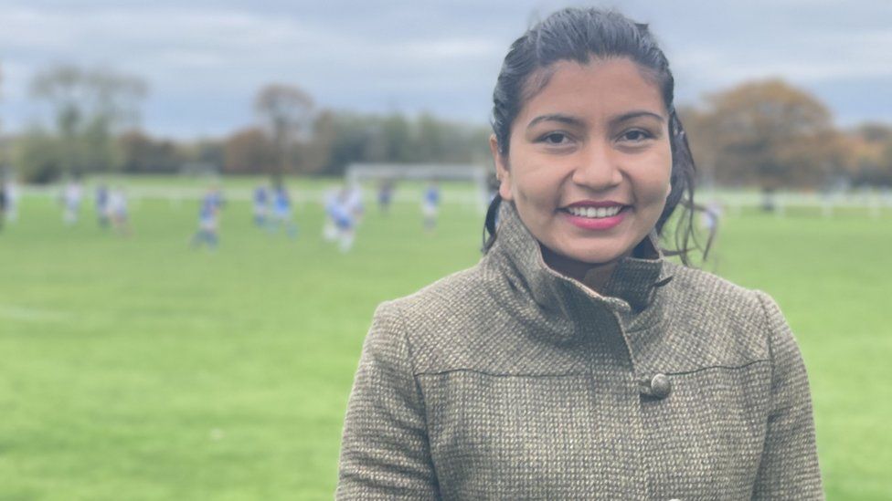 Period pants founder sponsors girls' football team - BBC News