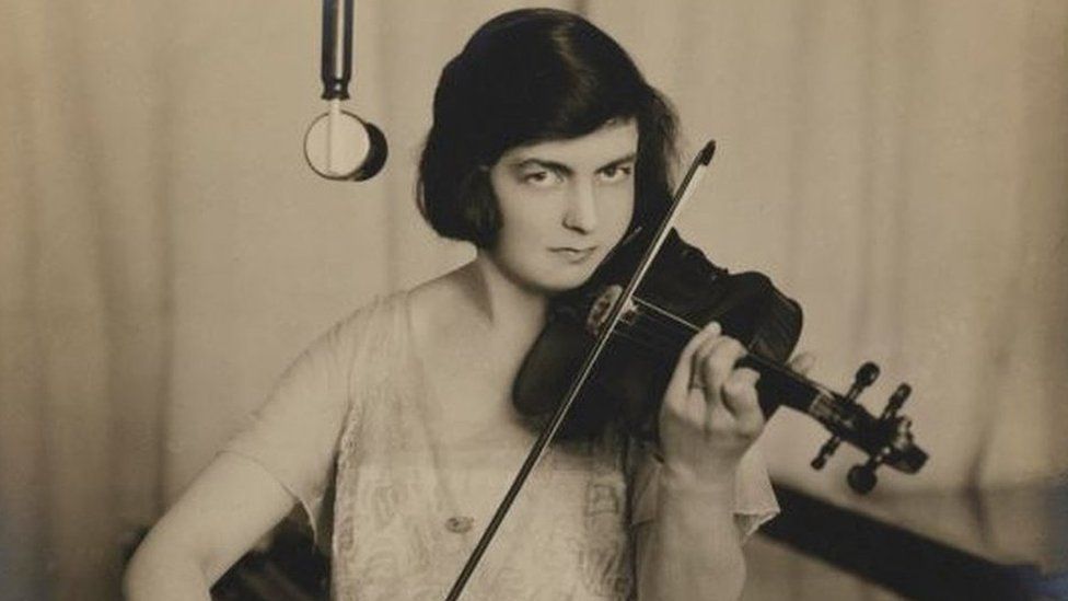 Violinist Isolde Menges at the microphone, broadcasting from the radio station 2ZY