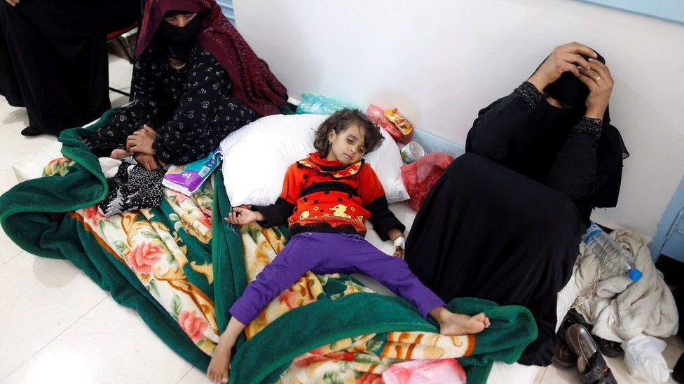 A girl infected with cholera lies on the ground at a hospital in Sanaa, Yemen (7 May 2017)
