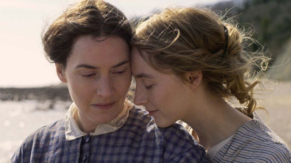 Kate Winslet and Saoirse Ronan in Ammonite