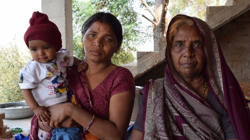 Necklace aids child vaccination - BBC News