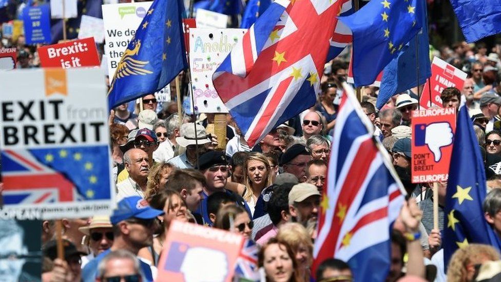 Brexit: Marchers demand final Brexit deal vote - BBC News