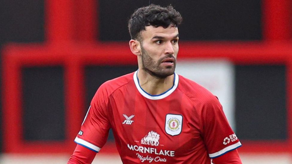 Conor Thomas: Crewe Alexandra midfielder signs new deal - BBC Sport