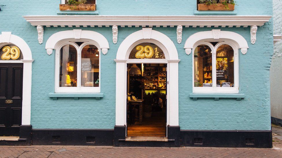 Why the boss of Lush likes to get up people's noses BBC News