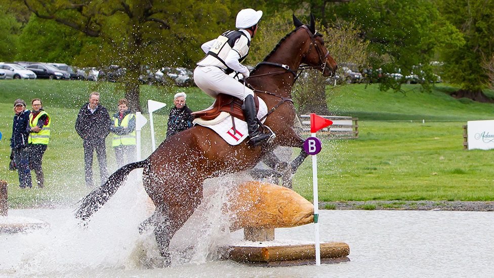 In pictures: Horse trials at Floors Castle - BBC News