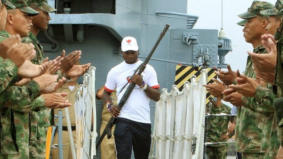 An ELN members (centre) demobilizes in Buenaventura, Colombia, 18 October 2016.