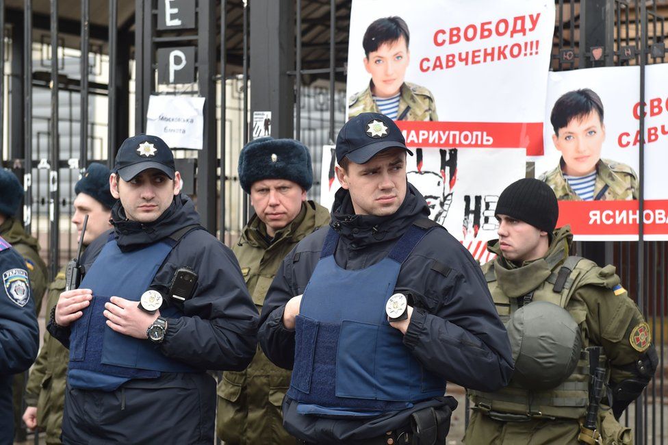 Ukraine officer Savchenko mocks judges in final appearance - BBC News