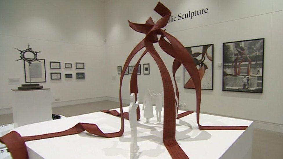 A model of the Ribbons sculpture