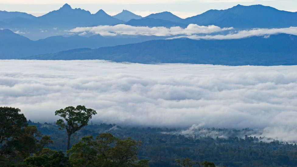 Clouds and mountains in the PNG highlands