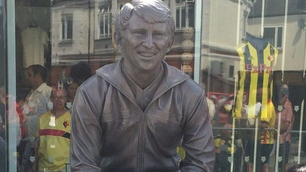 Graham Taylor's wife and daughter Karen pictured with his statue