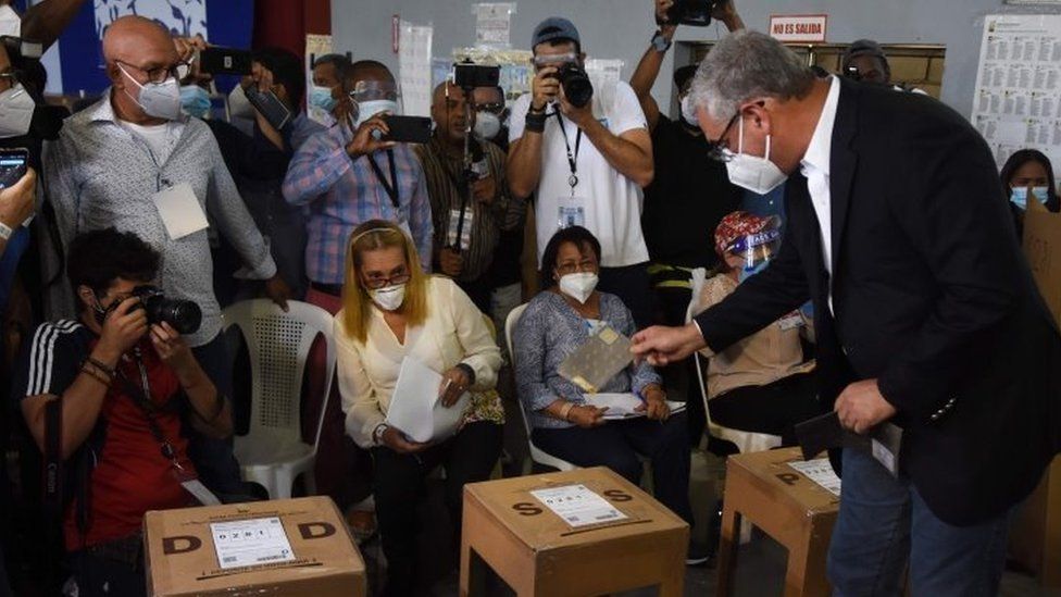 Gonzalo Castillo casts his vote in Santo Domingo, on July 5, 2020