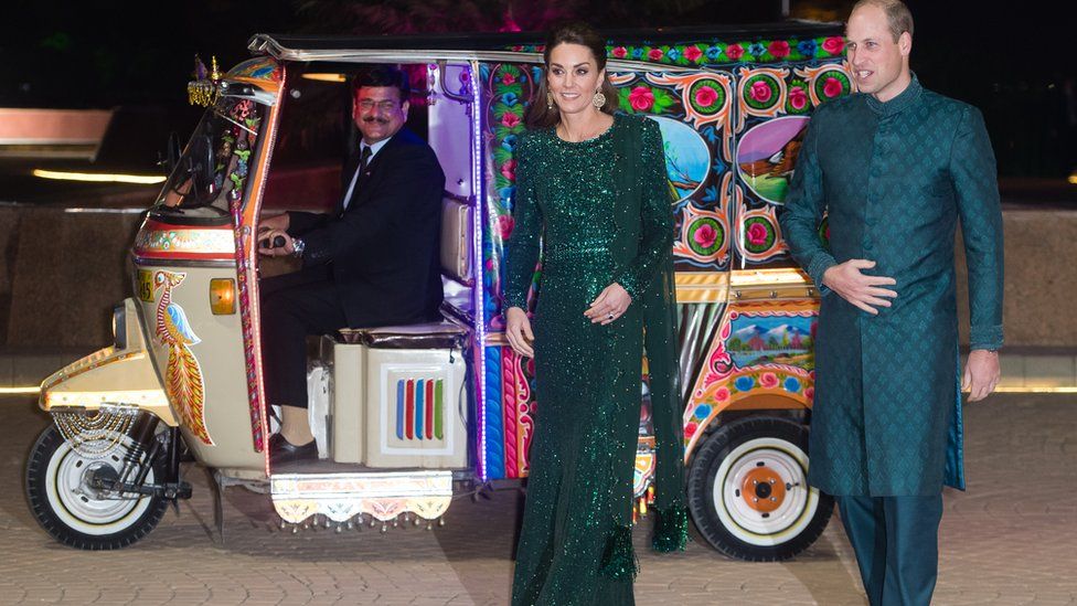 The Duke and Duchess of Cambridge arrive at the Pakistan Monument by auto rickshaw