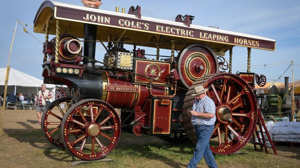 Tens of thousands attend Great Dorset Steam Fair BBC News