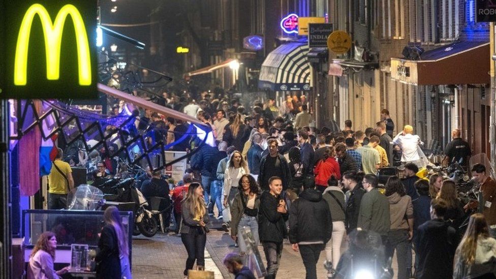 Amsterdam Nightlife Restricted With Earlier Closing Times For Bars