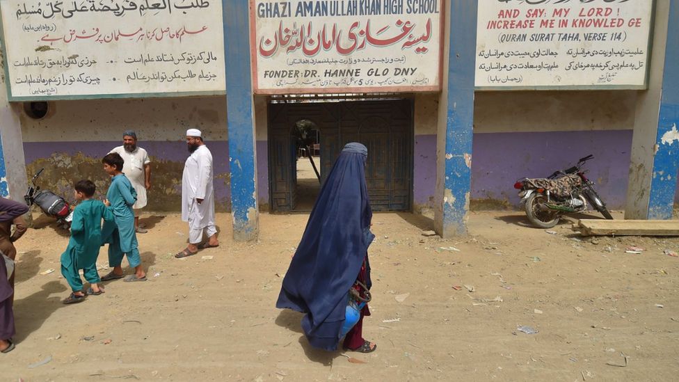 A school for Afghan refugees in Karachi, Pakistan