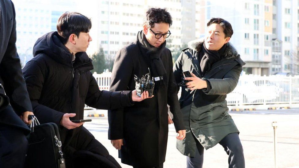 Lee Sun-kyun arrives at a police station