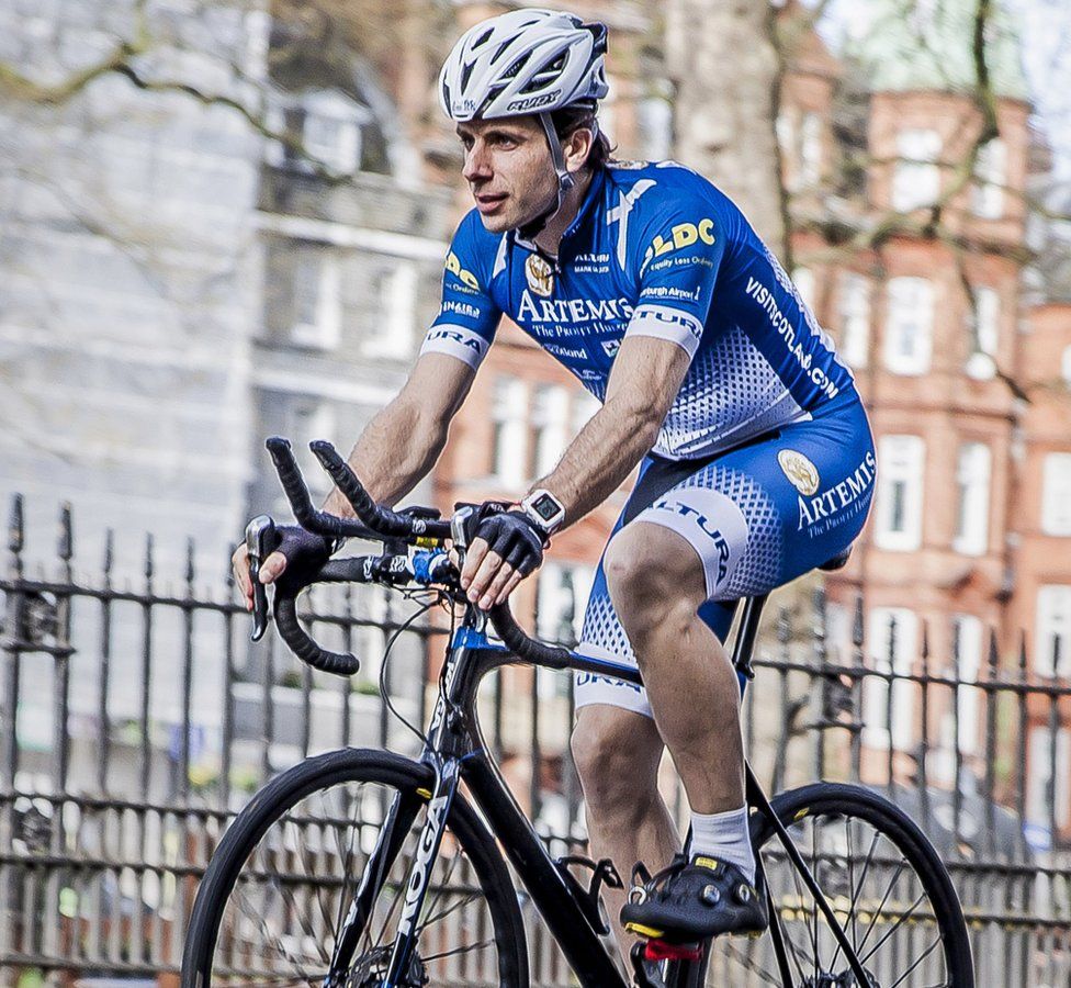 Cyclist Mark Beaumont smashes around the world record BBC Newsround