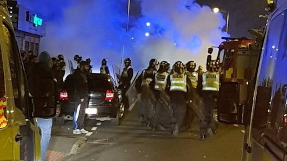 Burning bins used to barricade Leeds streets - BBC News