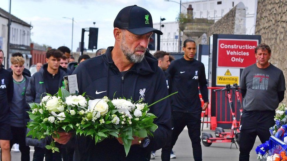 Jurgen Klopp carries flowers
