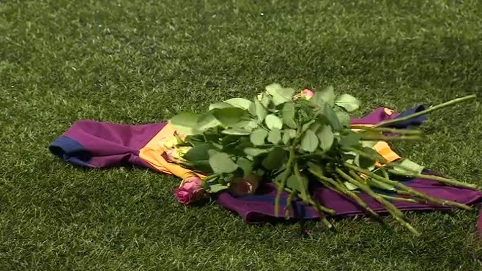 Elli Norkett tribute by Cardiff Met Uni rugby players BBC News