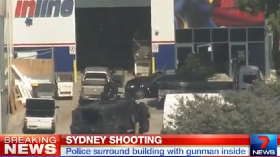 Gunman himself dead in Sydney factory siege - BBC