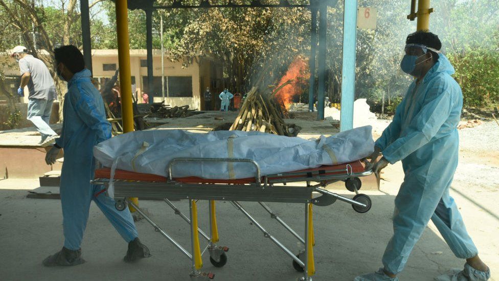 family members carry the body of a COVID-19 victim for cremation, at a crematorium, in Sector 94, on April 24, 2021 in Noida,