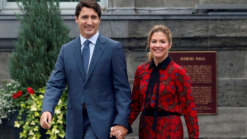 Canadian Prime Minister Justin Trudeau holding hands with wife Sophie Grégoire Trudeau at Rideau Hall in September