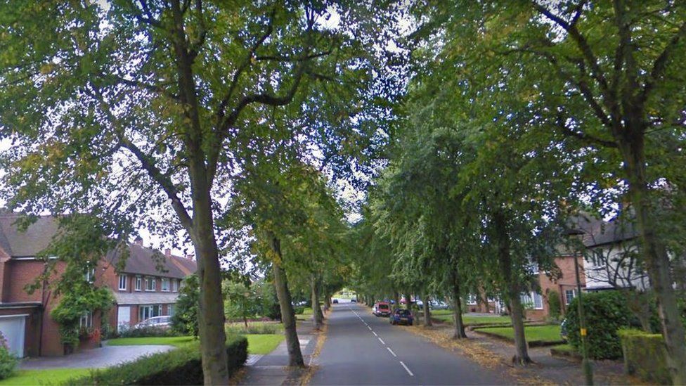 Dad slashed while protecting baby from robber in Birmingham BBC News