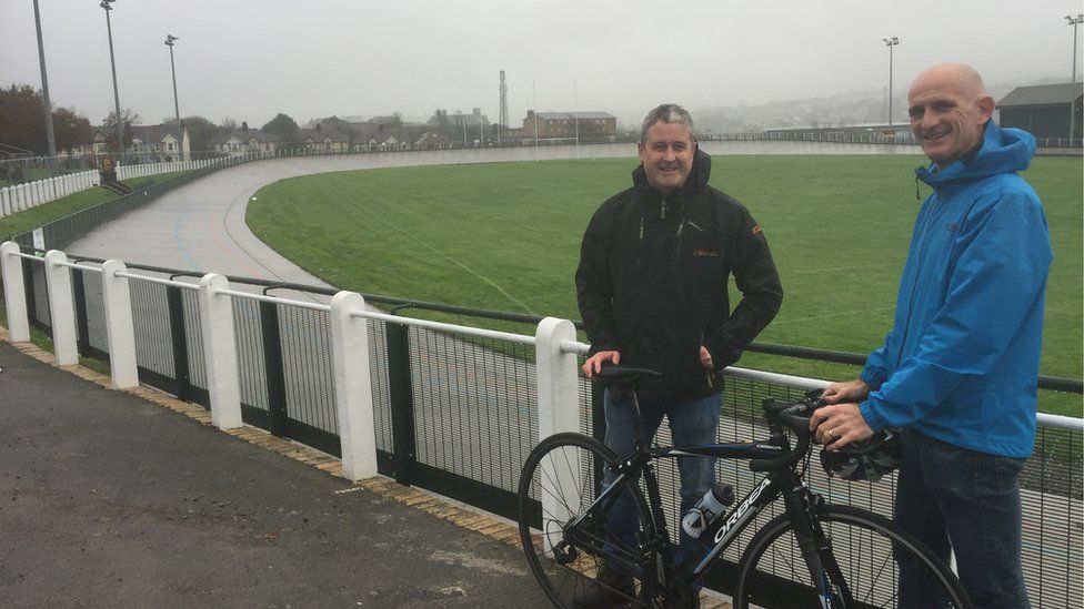 Aled Jones from Welsh Cycling (left) and Emyr Griffiths (right) from Tywi Riders