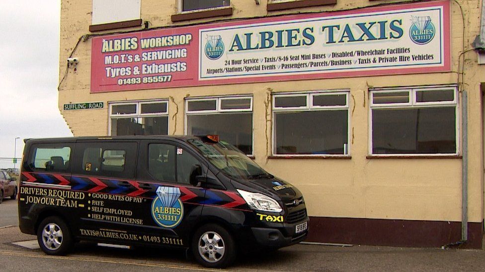 Norfolk taxi firm loses 100 drivers to food delivery industry BBC News