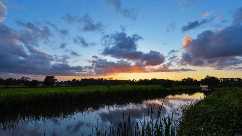 The canal at Wistow