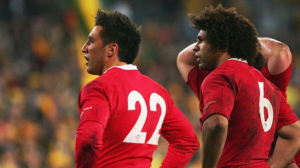 Gavin Henson and Colin Charvis of Wales watch the reply of the last minute Australian winning try on the scoreboard during the First Test between Australian Wallabies and Wales at Telstra Stadium May 26, 2007 in Sydney, Australia
