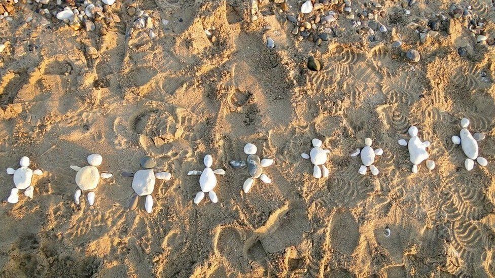 Little figures made from stones