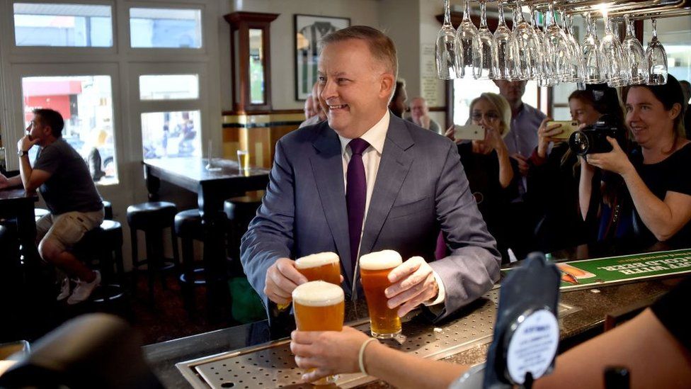 Labor party member Anthony Albanese buys a round of beers for supporters in a pub in Sydney.