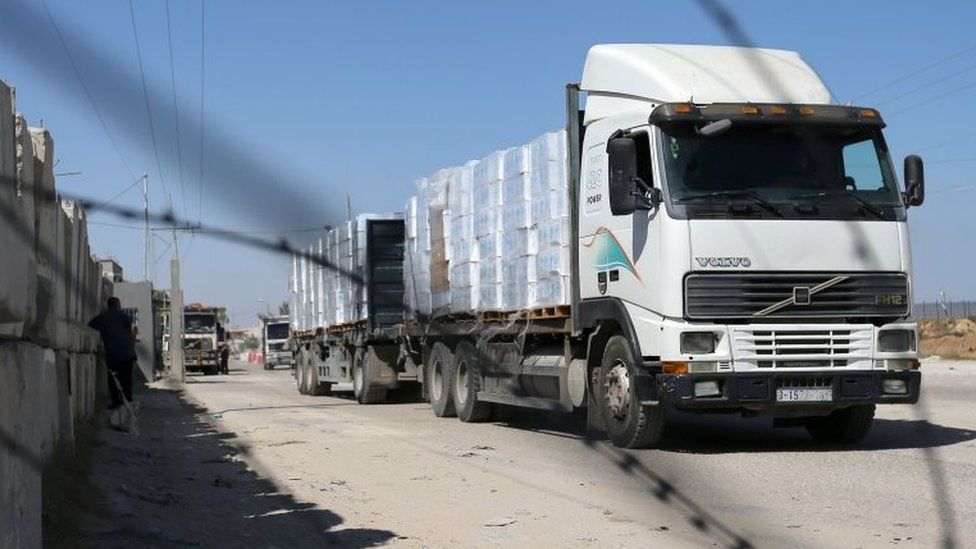 A lorry carrying goods passes through the reopened Kerem Shalom crossing in Rafah, in the southern Gaza Strip (25 May 2021)