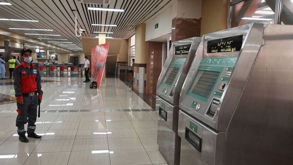 pakistan-s-first-metro-line-opens-to-passengers-in-lahore-bbc-news