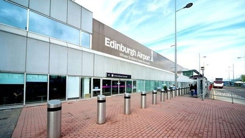 Drop-off charges soar at Edinburgh Airport - BBC News