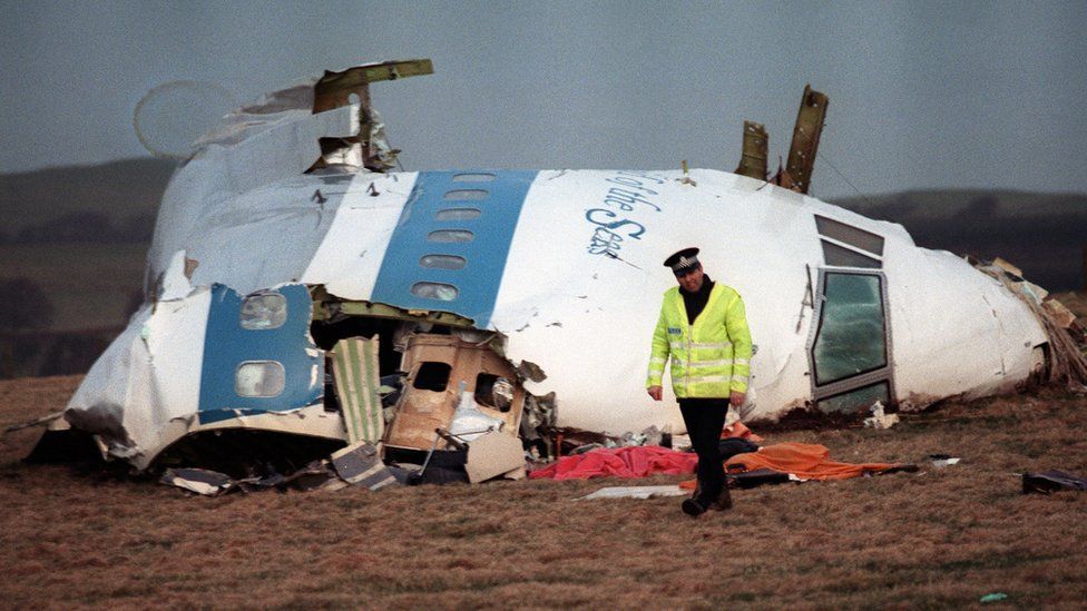 Restos del avión de pasajeros que se estrelló sobre Lockerbie