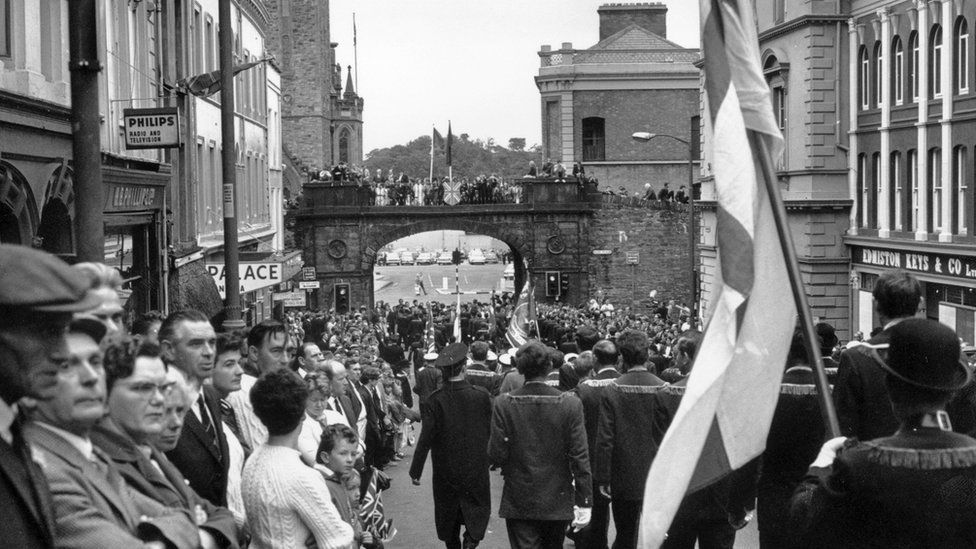 Apprentice Boys parade in Derry on 12 August 1969