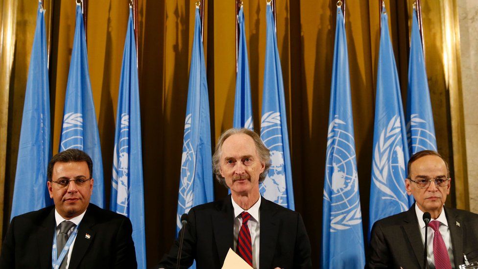 UN special envoy Geir Pederson (C) sits beside Syrian government representative Ahmad Kuzbari (L) and opposition representative Hadi al-Bahra (R) at the opening of the Syrian Constitutional Committee in Geneva (30 October 2019)